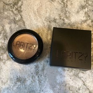 Laritzy cream highlighter in virtue